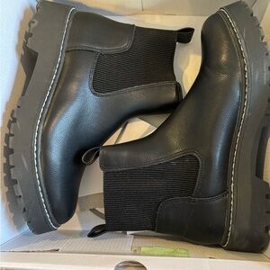 Dolce Vita Chelsea Boot- LEIGHA